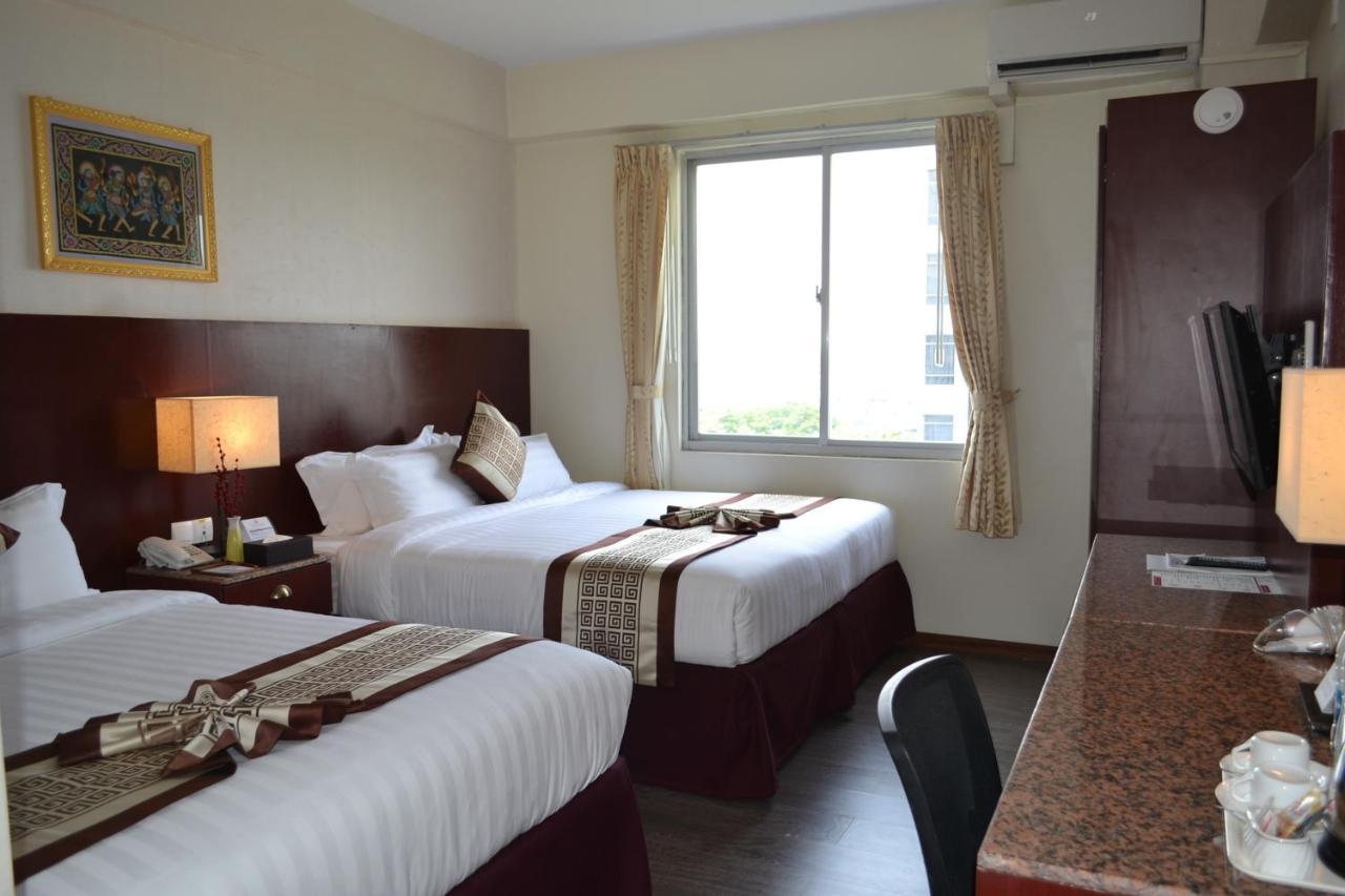 Hotel Broadway Yangon Exterior photo