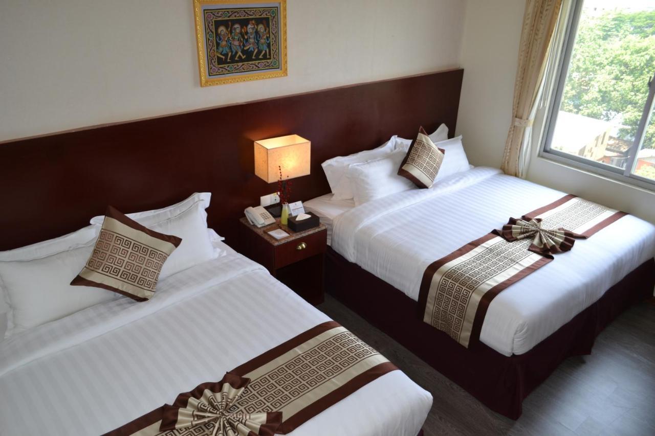 Hotel Broadway Yangon Exterior photo
