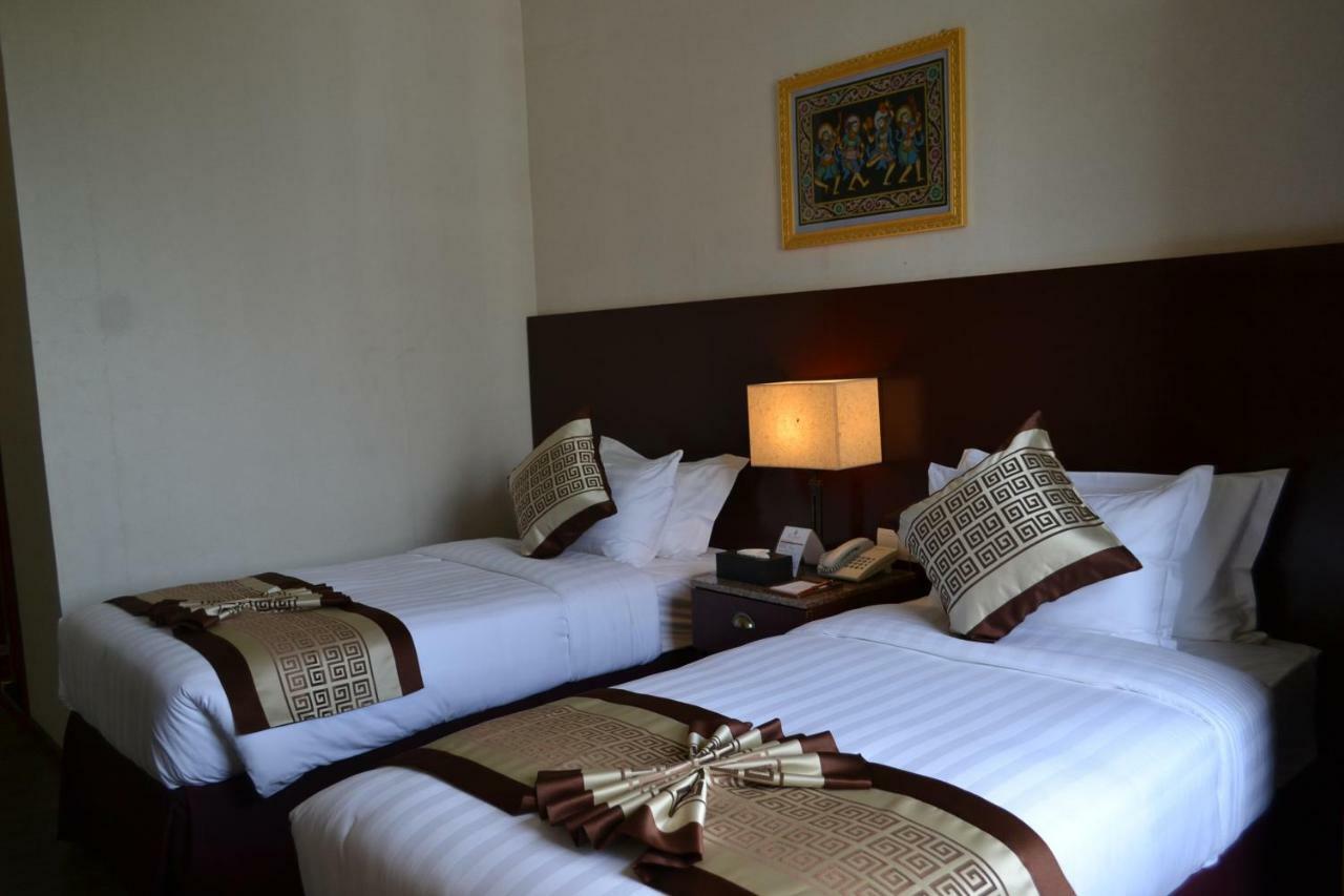 Hotel Broadway Yangon Exterior photo